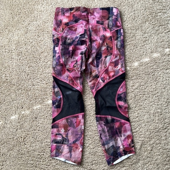 Lululemon pink pattern leggings with mesh size 4 - Picture 3 of 4